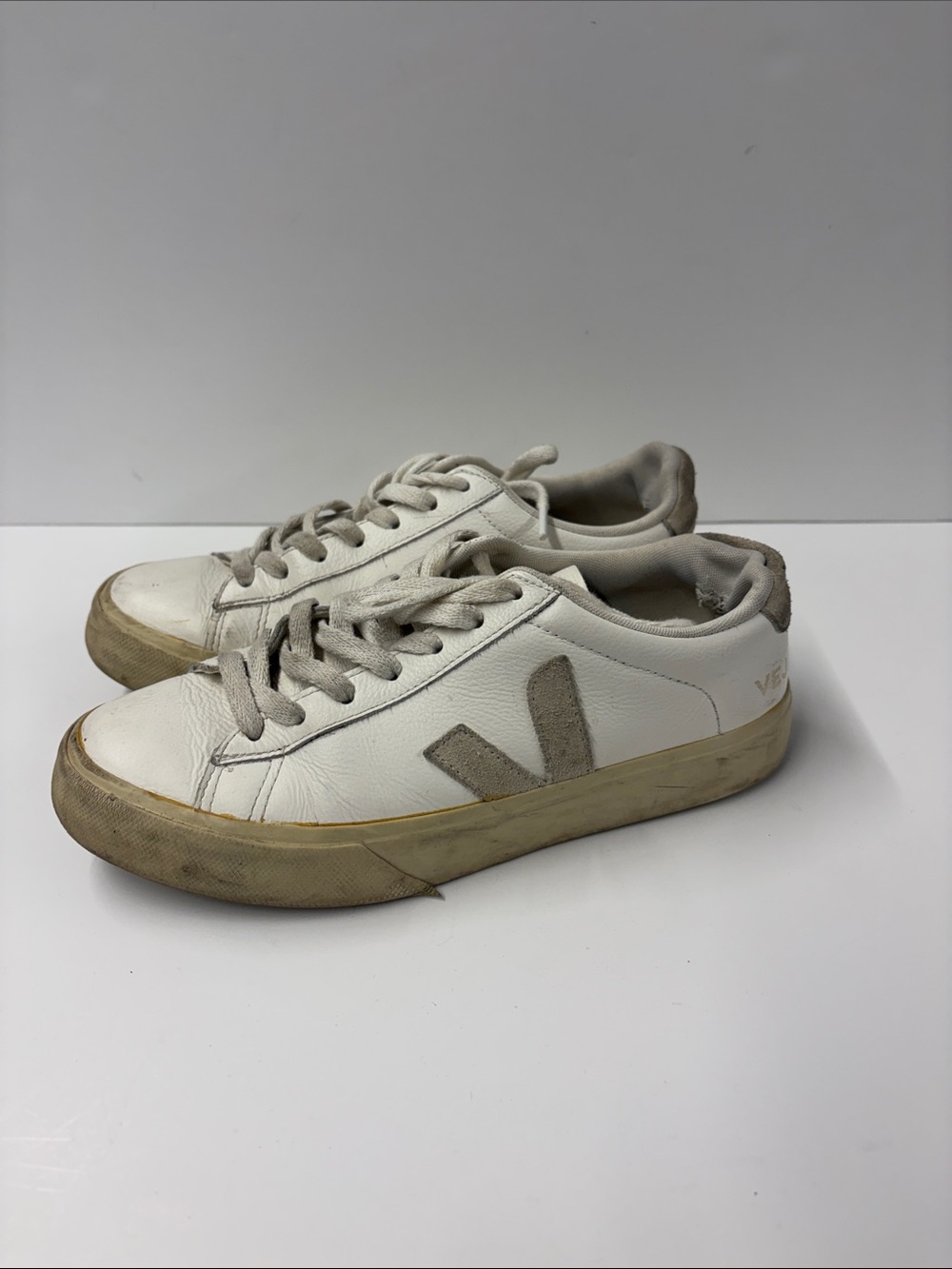 Used Veja Women’s Campo Leather Shoes size 7